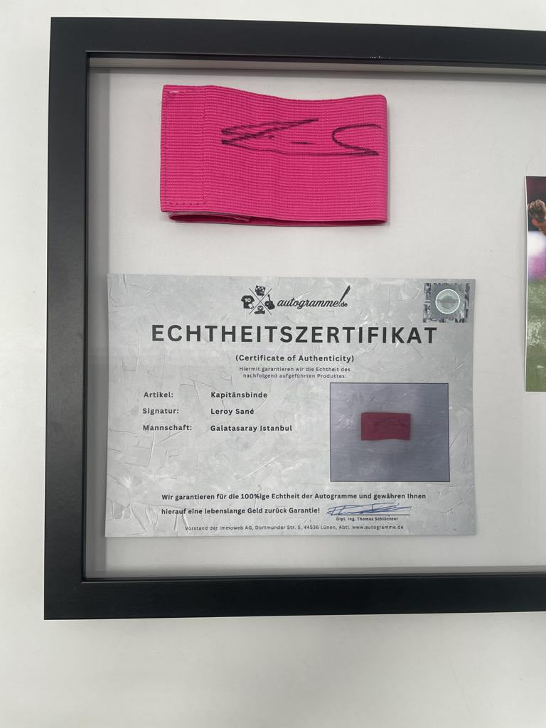 Kapitänsbinde Leroy Sane signiert im Rahmen Galatsaray Istanbul Autogramm
