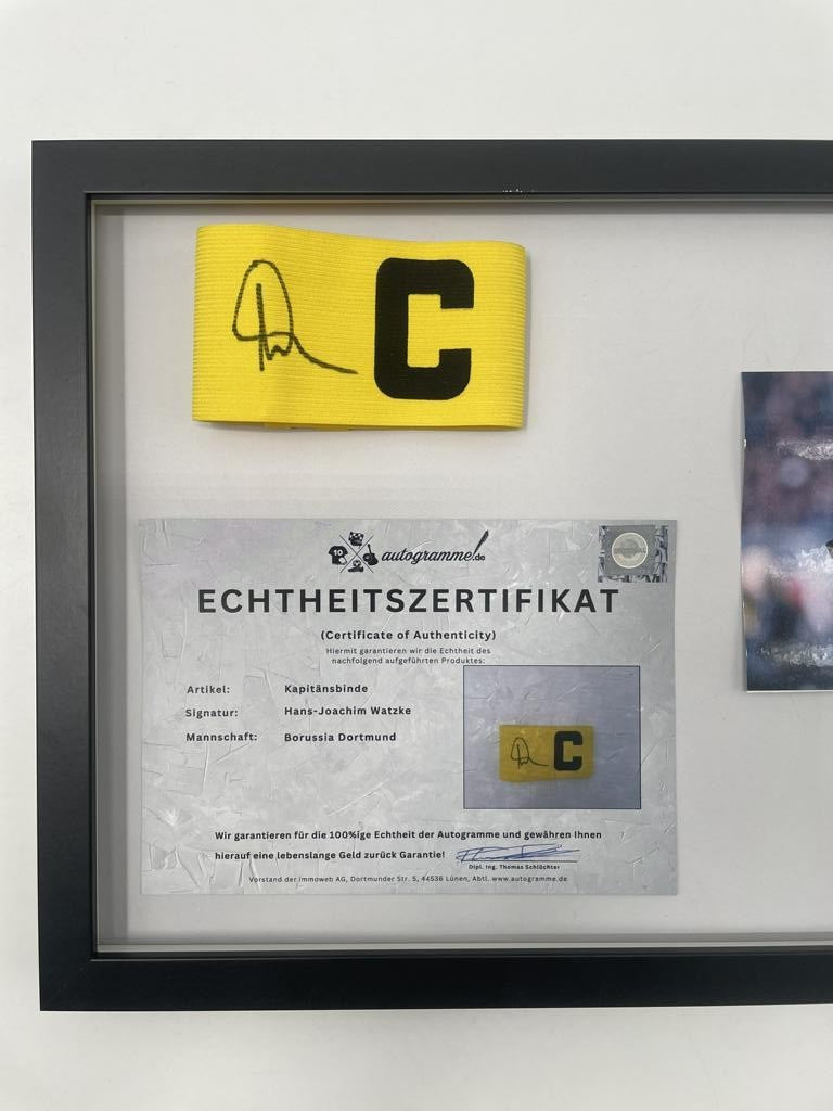 Kapitänsbinde Hans-Joachim Watzke signiert im Rahmen Borussia Dortmund COA
