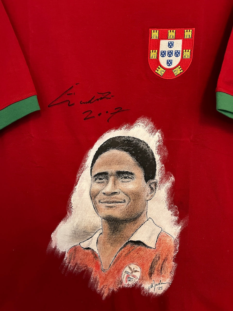 Portugal Repro Trikot Portrait Eusebio hand painted and signed COA