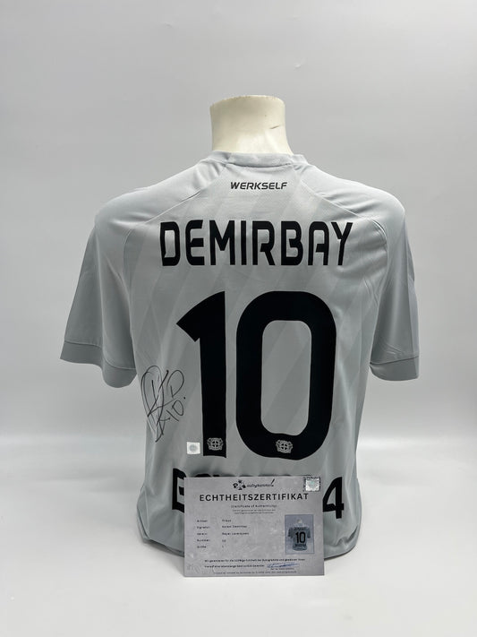 Matchvorbereitetes Bayer Leverkusen Spielertrikot Kerem Demirbay signiert L