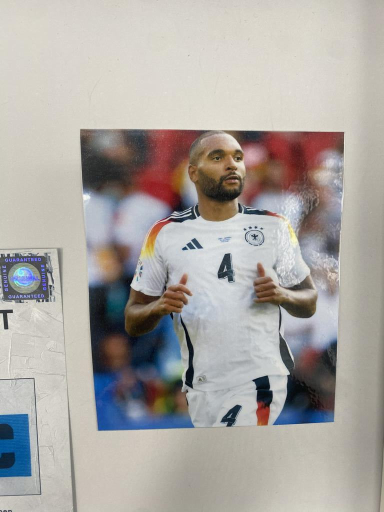 Kapitänsbinde Jonathan Tah signiert im Rahmen Deutschland Fußball Autogramm