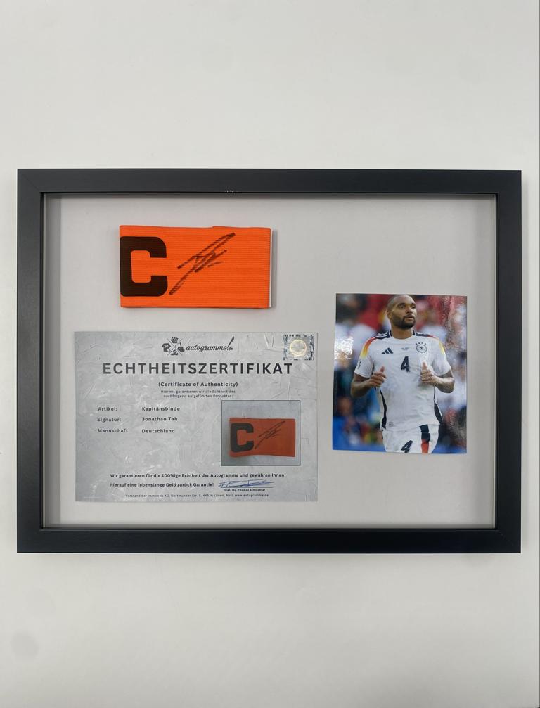 Kapitänsbinde Jonathan Tah signiert im Rahmen Deutschland Fußball Autogramm