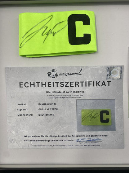 Kapitänsbinde Jamie Leweling signiert im Rahmen Deutschland Autogramm