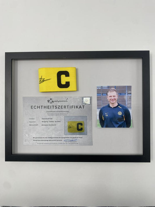 Kapitänsbinde Wolfgang "Teddy" de Beer signiert im Rahmen Borussia Dortmund COA