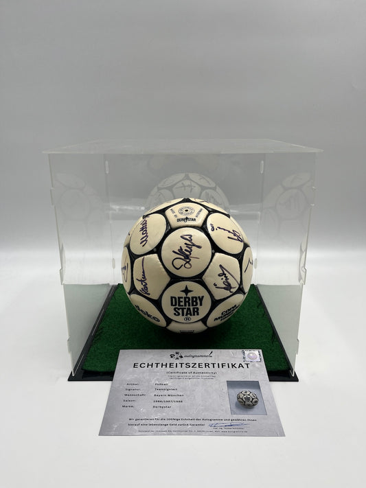 FC Bayern München Fußball Teamsigniert 1986/1987 Autogramme Derbystar FCB