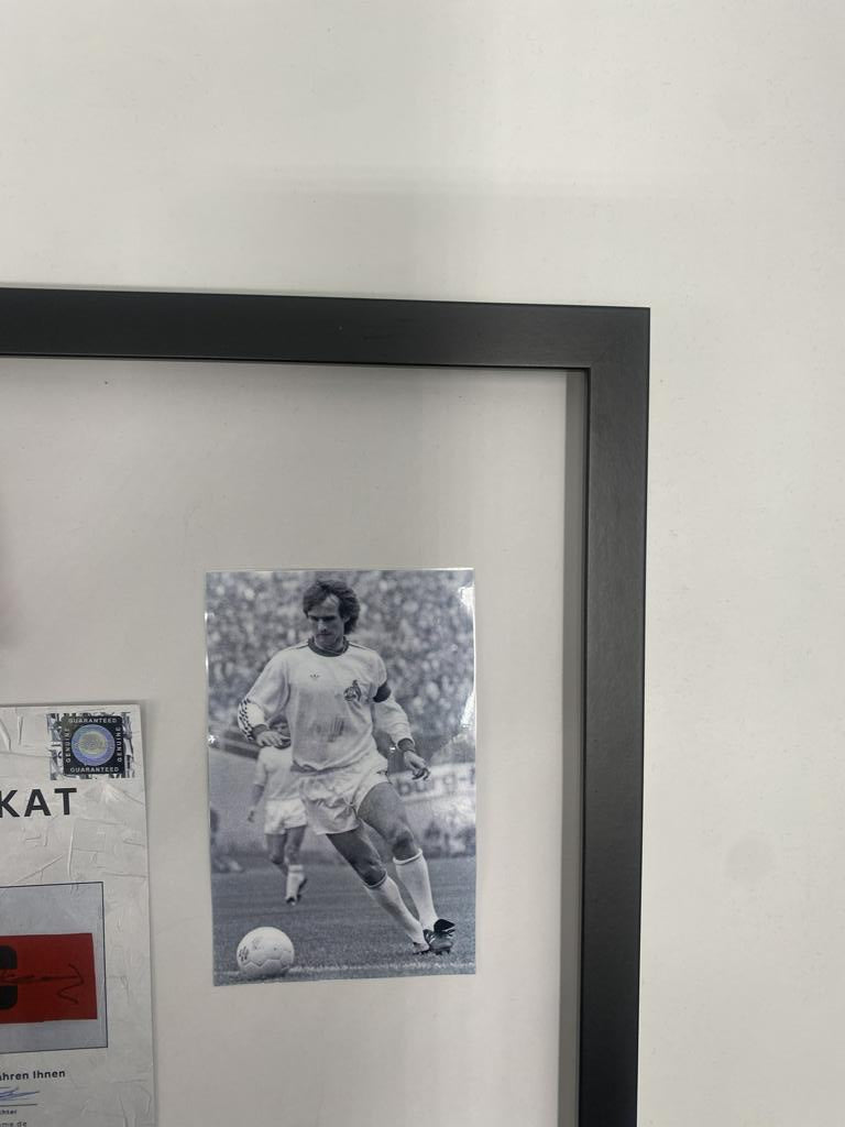 Captain's armband Wolfgang Overath signs in a frame 1. FC Köln autograph