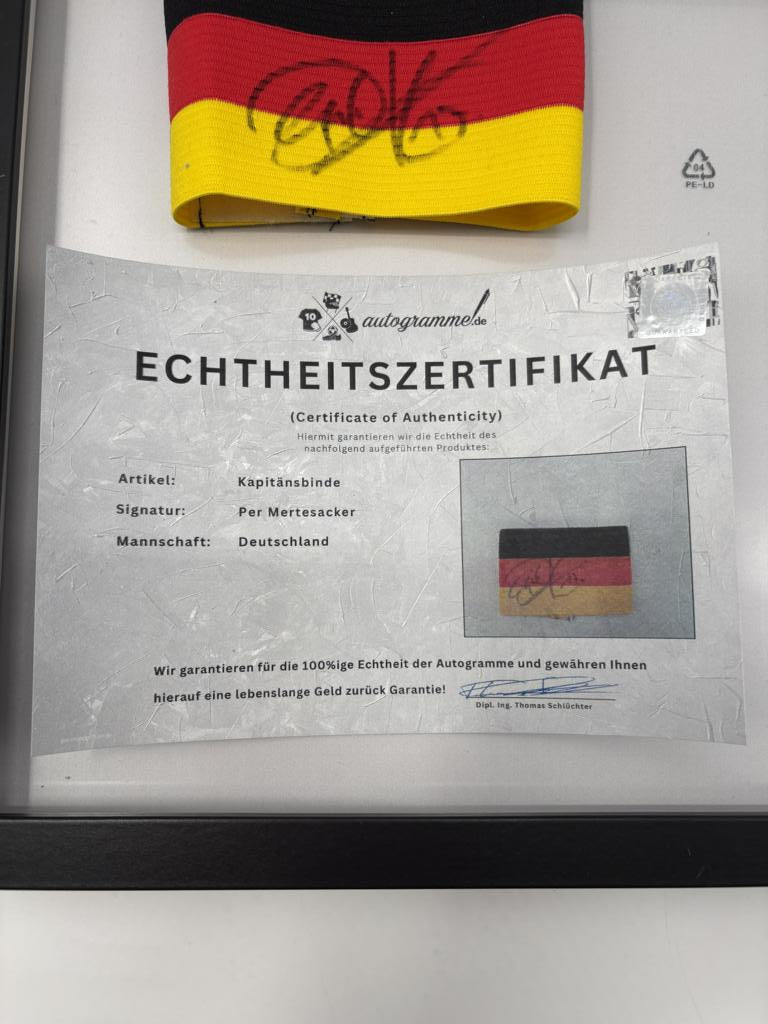 Kapitänsbinde Per Mertesacker signiert im Rahmen DFB Fußball Autogramm COA