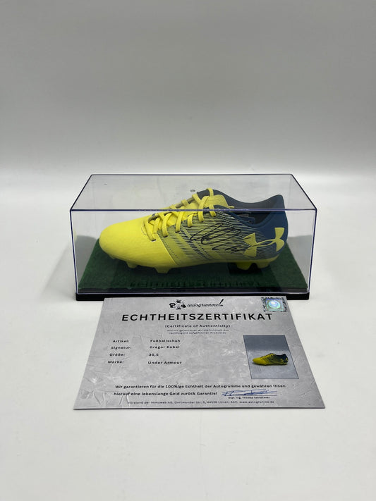 Fußballschuh Gregor Kobel signiert Fußball Autogramm Under Armour
