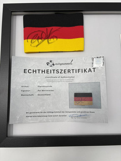 Kapitänsbinde Per Mertesacker signiert im Rahmen DFB Fußball Autogramm COA