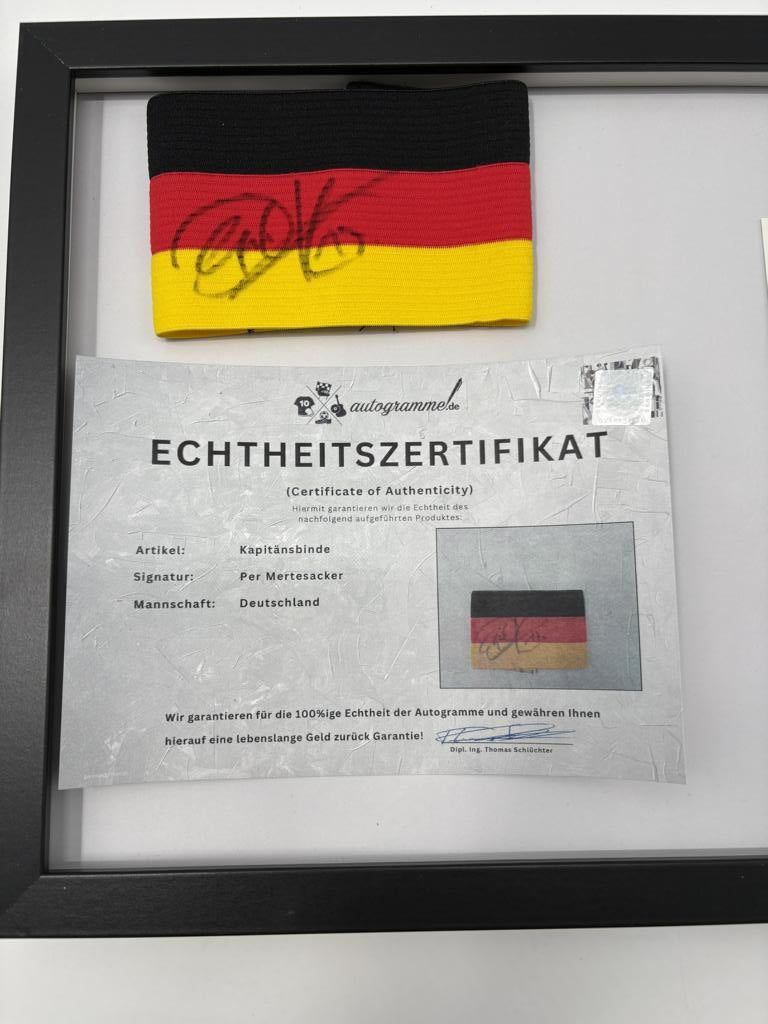 Kapitänsbinde Per Mertesacker signiert im Rahmen DFB Fußball Autogramm COA