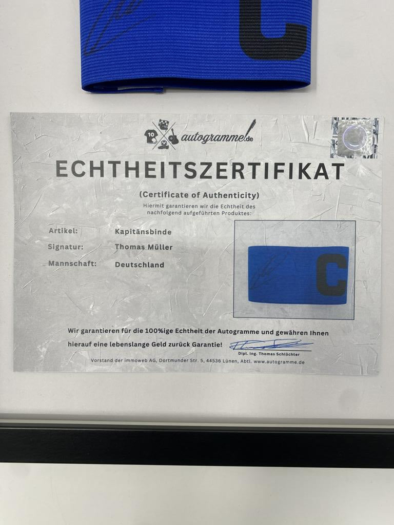 Kapitänsbinde Thomas Müller signiert im Rahmen Deutschland Autogramm