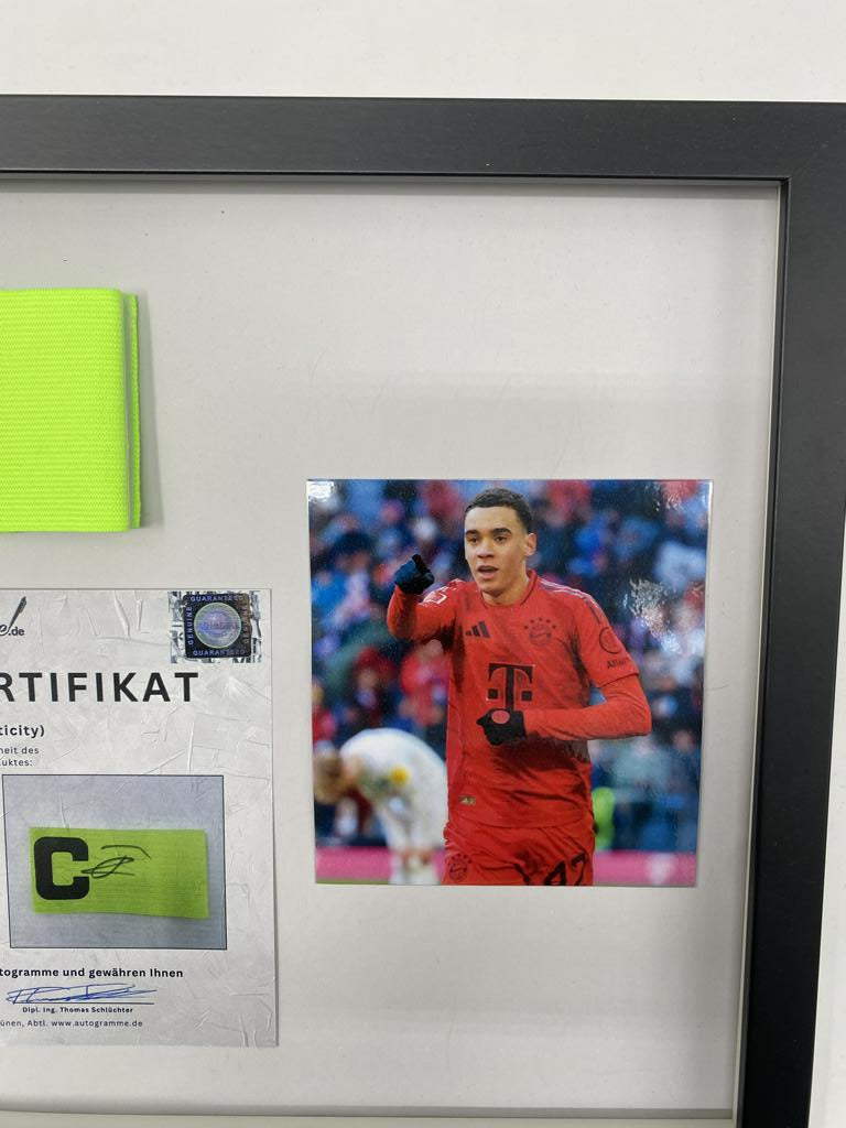 Kapitänsbinde Jamal Musiala signiert im Rahmen Bayern München Autogramm COA