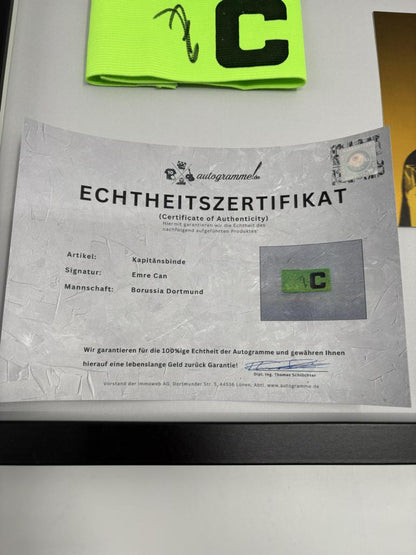 Kapitänsbinde Emre Can signiert im Rahmen Borussia Dortmund COA