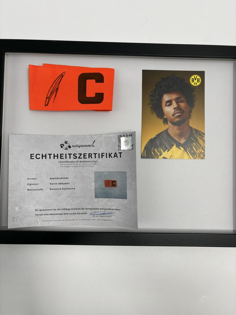 Kapitänsbinde Karim Adeyemi signiert im Rahmen Borussia Dortmund Autogramm COA