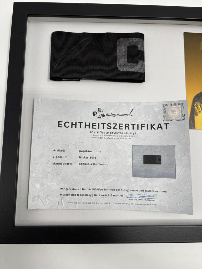 Kapitänsbinde Niklas Süle signiert im Rahmen Borussia Dortmund COA Fußball