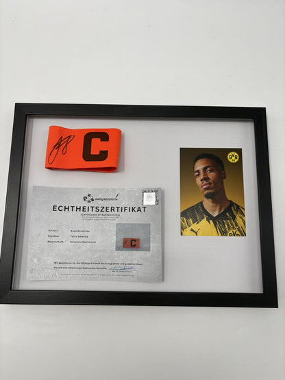 Kapitänsbinde Felix Nmecha signiert im Rahmen Borussia Dortmund COA