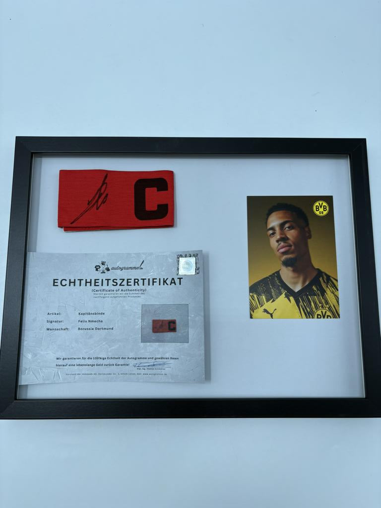 Kapitänsbinde Felix Nmecha signiert im Rahmen Borussia Dortmund COA