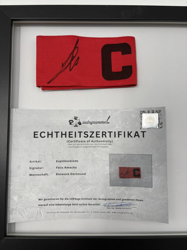 Kapitänsbinde Felix Nmecha signiert im Rahmen Borussia Dortmund COA