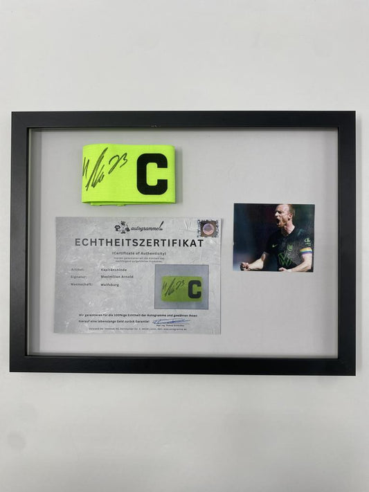 Kapitänsbinde Maximilian Arnold signiert im Rahmen Wolfsburg Autogramm COA