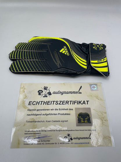 Goalkeeper glove Koen Casteels signed autograph Wolfsburg Coa