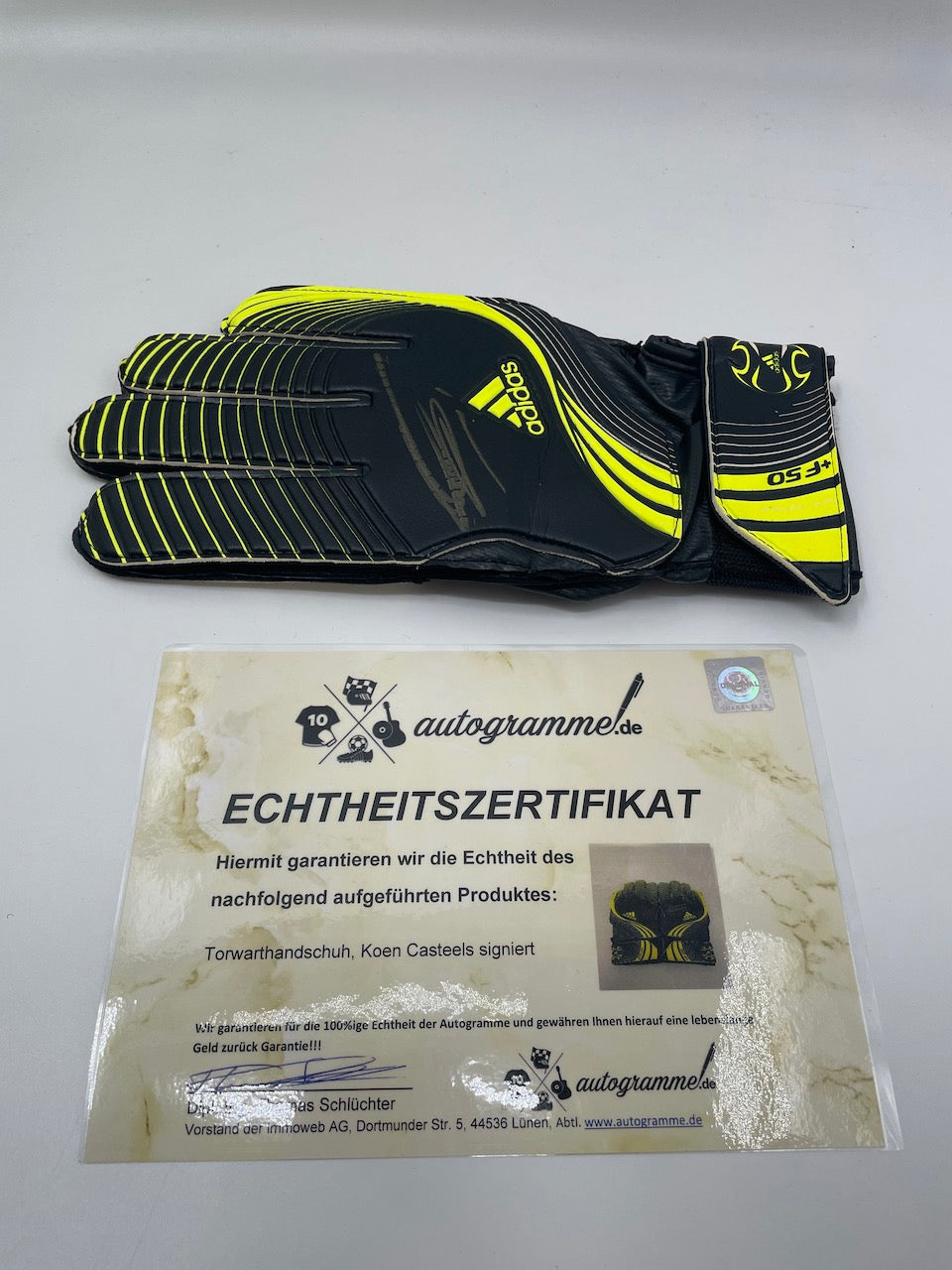 Goalkeeper glove Koen Casteels signed autograph Wolfsburg Coa