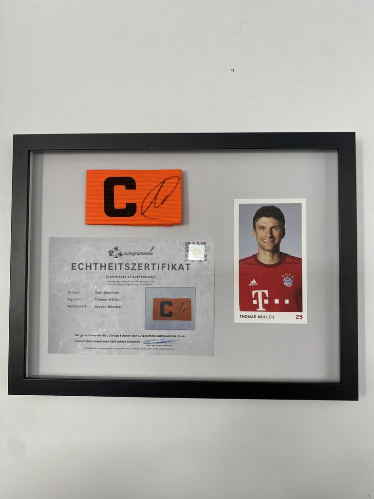 Captain's armband signed by Thomas Müller in a Bayern Munich autograph COA frame