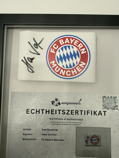 Kapitänsbinde Hans Dorfner signiert im Rahmen Bayern München Fußball Autogramm