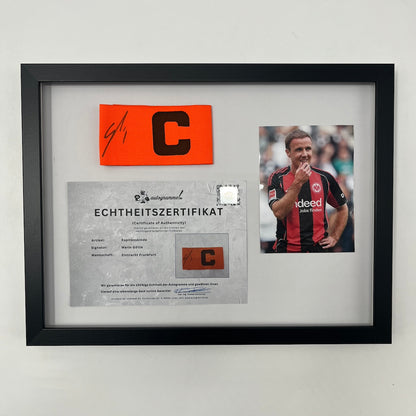 Kapitänsbinde Mario Götze signiert im Rahmen Eintracht Frankfurt