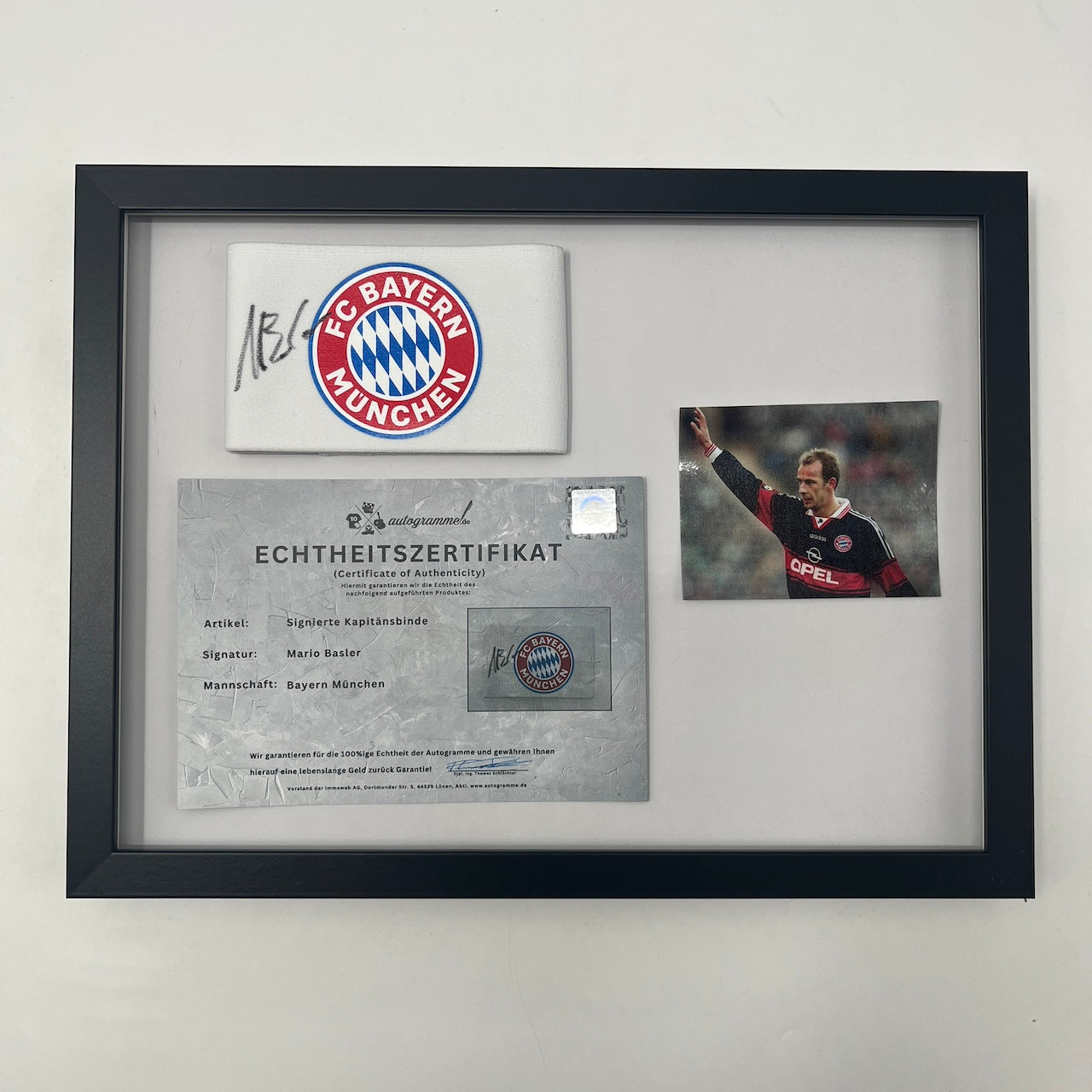 Kapitänsbinde Mario Basler signiert im Rahmen Bayern München