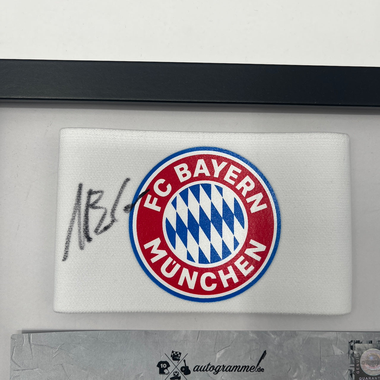 Kapitänsbinde Mario Basler signiert im Rahmen Bayern München