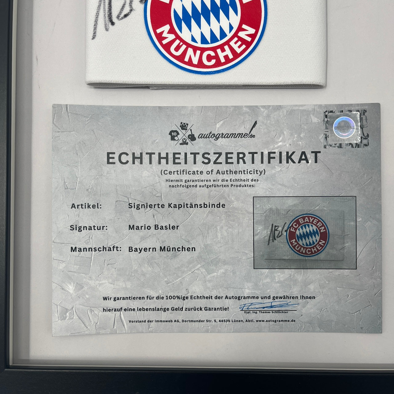 Kapitänsbinde Mario Basler signiert im Rahmen Bayern München