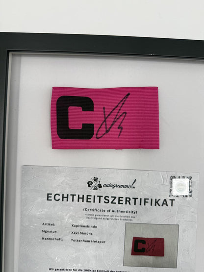 Kapitänsbinde Xavi Simons signiert im Rahmen Tottenham Hotspur