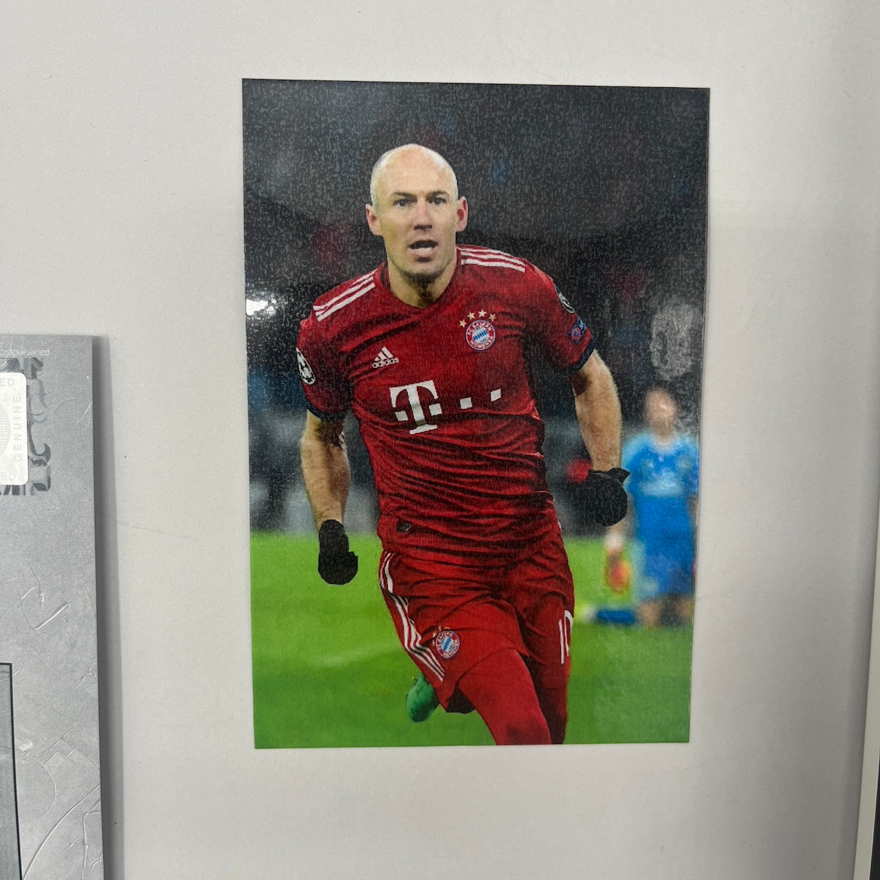 Kapitänsbinde Arjen Robben signiert im Rahmen Bayern München