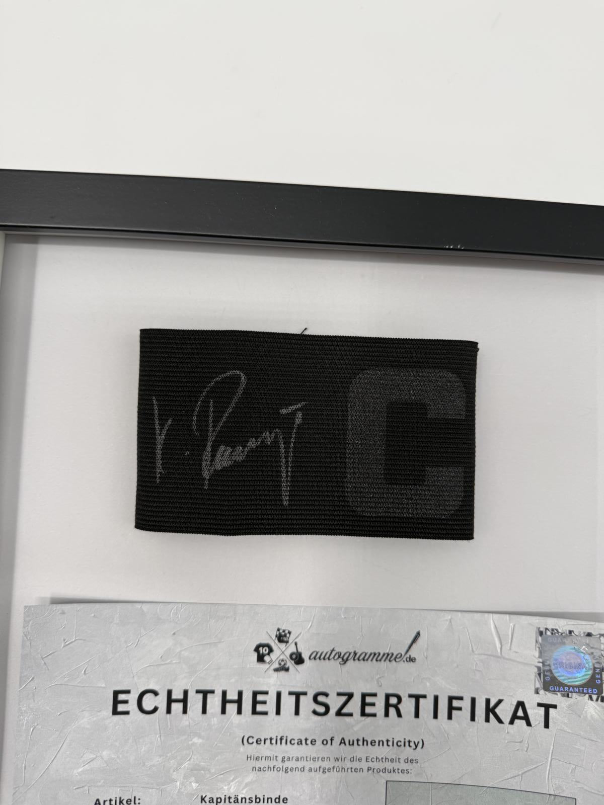 Kapitänsbinde Karl-Heinz Rummenigge signiert im Rahmen Bayern München Autogramm