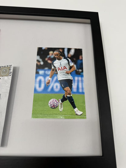 Kapitänsbinde Xavi Simons signiert im Rahmen Tottenham Hotspur