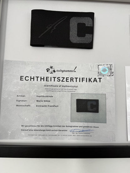 Kapitänsbinde Mario Götze signiert im Rahmen Eintracht Frankfurt Autogramm COA