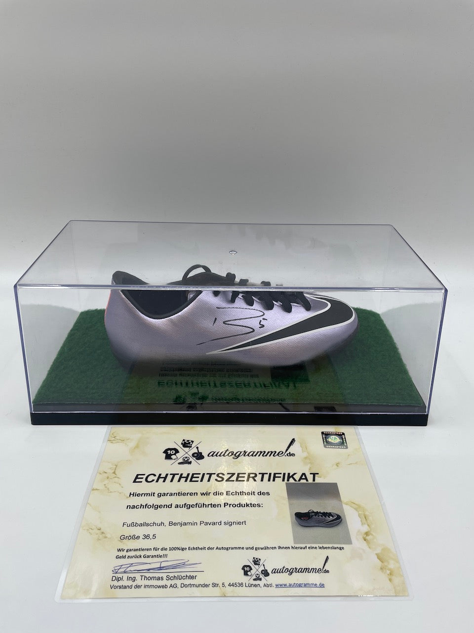 Football shoe Benjamin Pavard signed football FC Bayern Bundesliga autograph