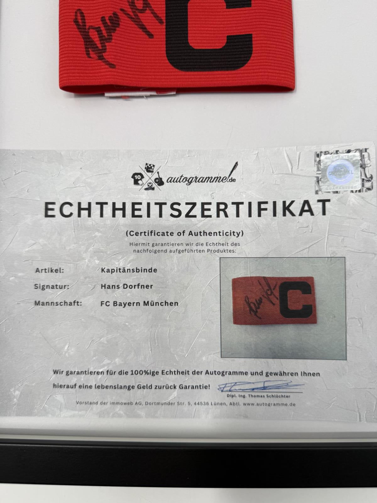 Kapitänsbinde Hans Dorfner signiert im Rahmen Bayern München Fußball Autogramm