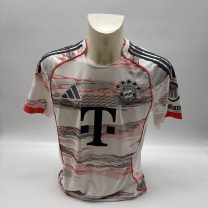 Bayern München Trikot Jonas Urbig signiert Autogramm Adidas COA M