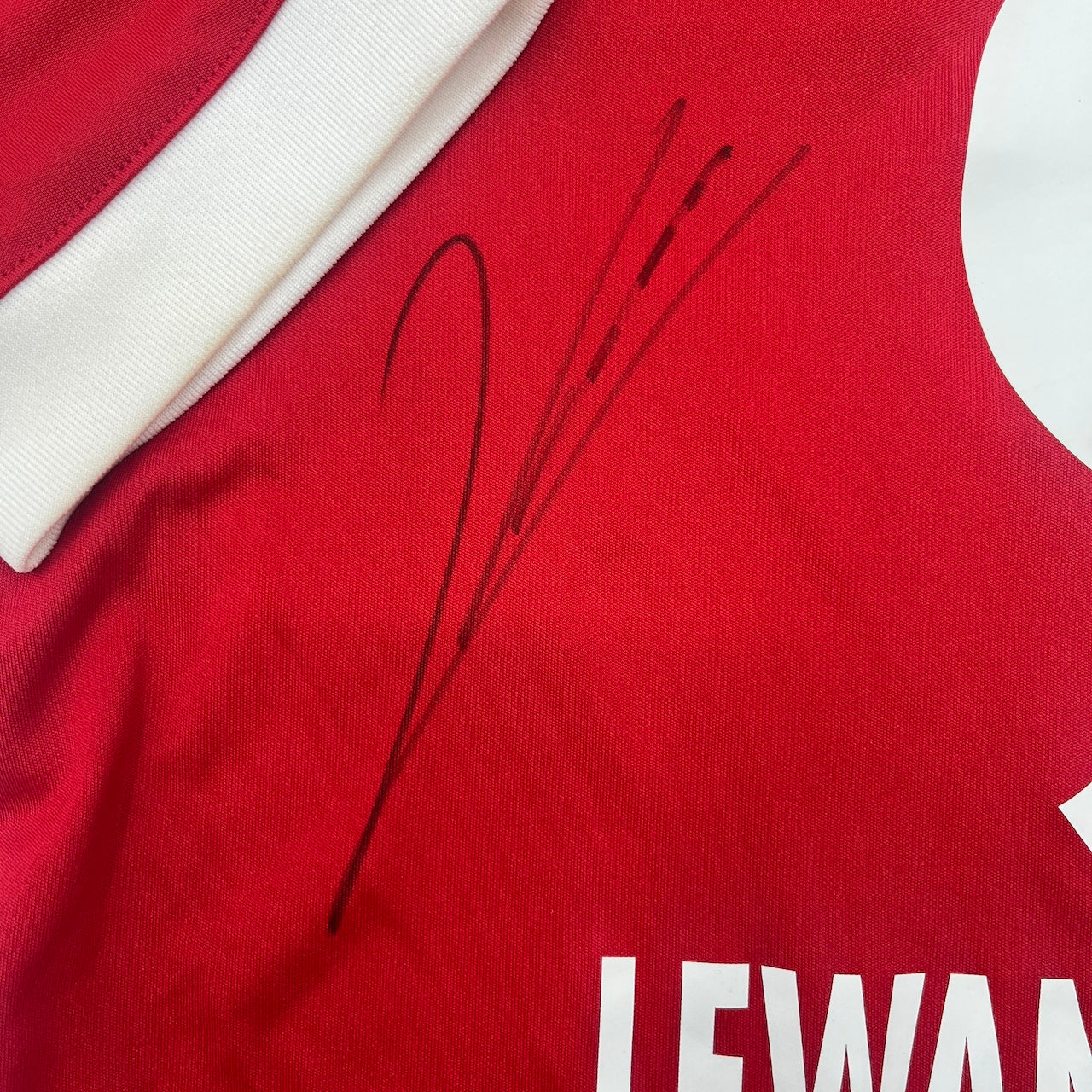 Bayern München Trikot Robert Lewandowski signiert im Rahmen COA Adidas 152