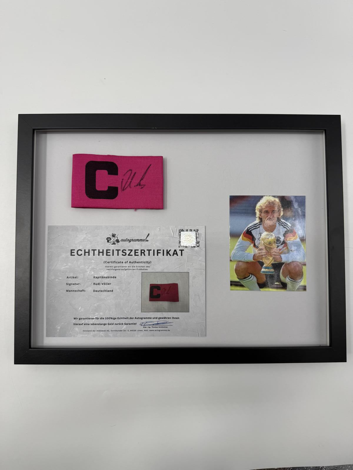 Kapitänsbinde Rudi Völler signiert im Rahmen Deutschland Autogramm