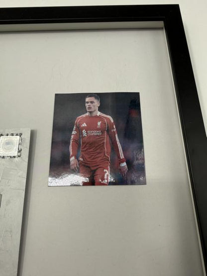 Kapitänsbinde Florian Wirtz signiert im Rahmen FC Liverpool Autogramm