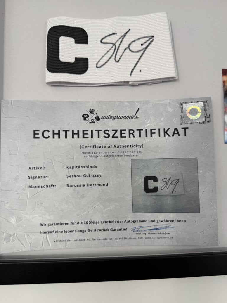 Kapitänsbinde Serhou Guirassy signiert im Rahmen Borussia Dortmund neu COA
