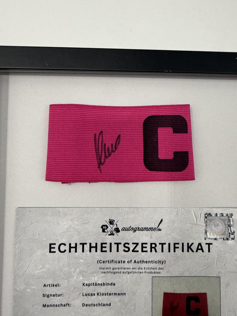 Kapitänsbinde Lucas Klostermann signiert im Rahmen Deutschland Autogramm COA Fußball