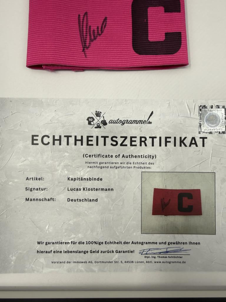 Kapitänsbinde Lucas Klostermann signiert im Rahmen Deutschland Autogramm COA Fußball