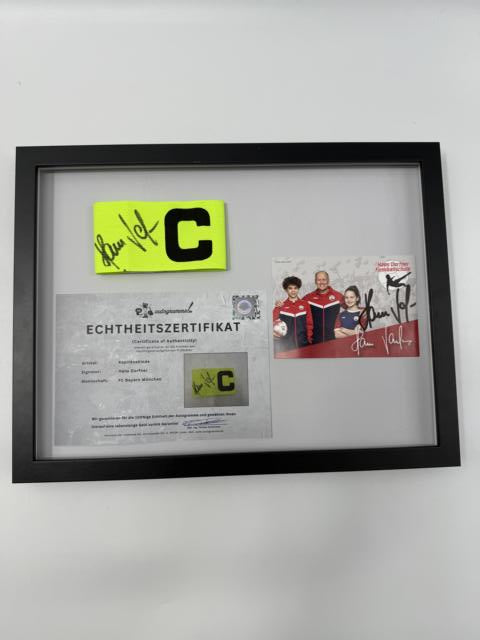 Kapitänsbinde Hans Dorfner signiert im Rahmen FC Bayern München Autogramm