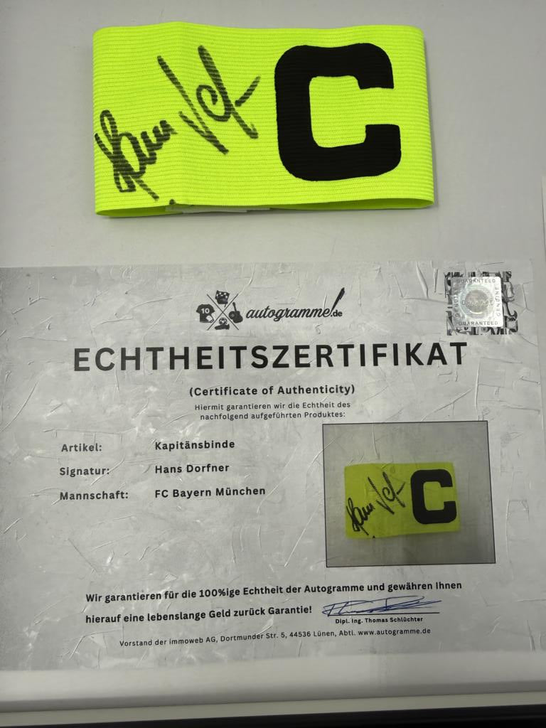 Kapitänsbinde Hans Dorfner signiert im Rahmen Bayern München Fußball Autogramm