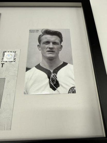 Kapitänsbinde Werner Olk signiert im Rahmen Deutschland Autogramm