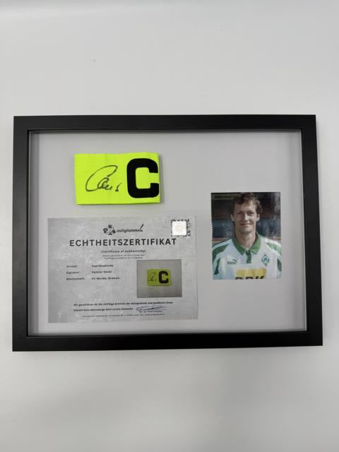 Kapitänsbinde Gunnar Sauer signiert im Rahmen Werder Bremen COA Fußball