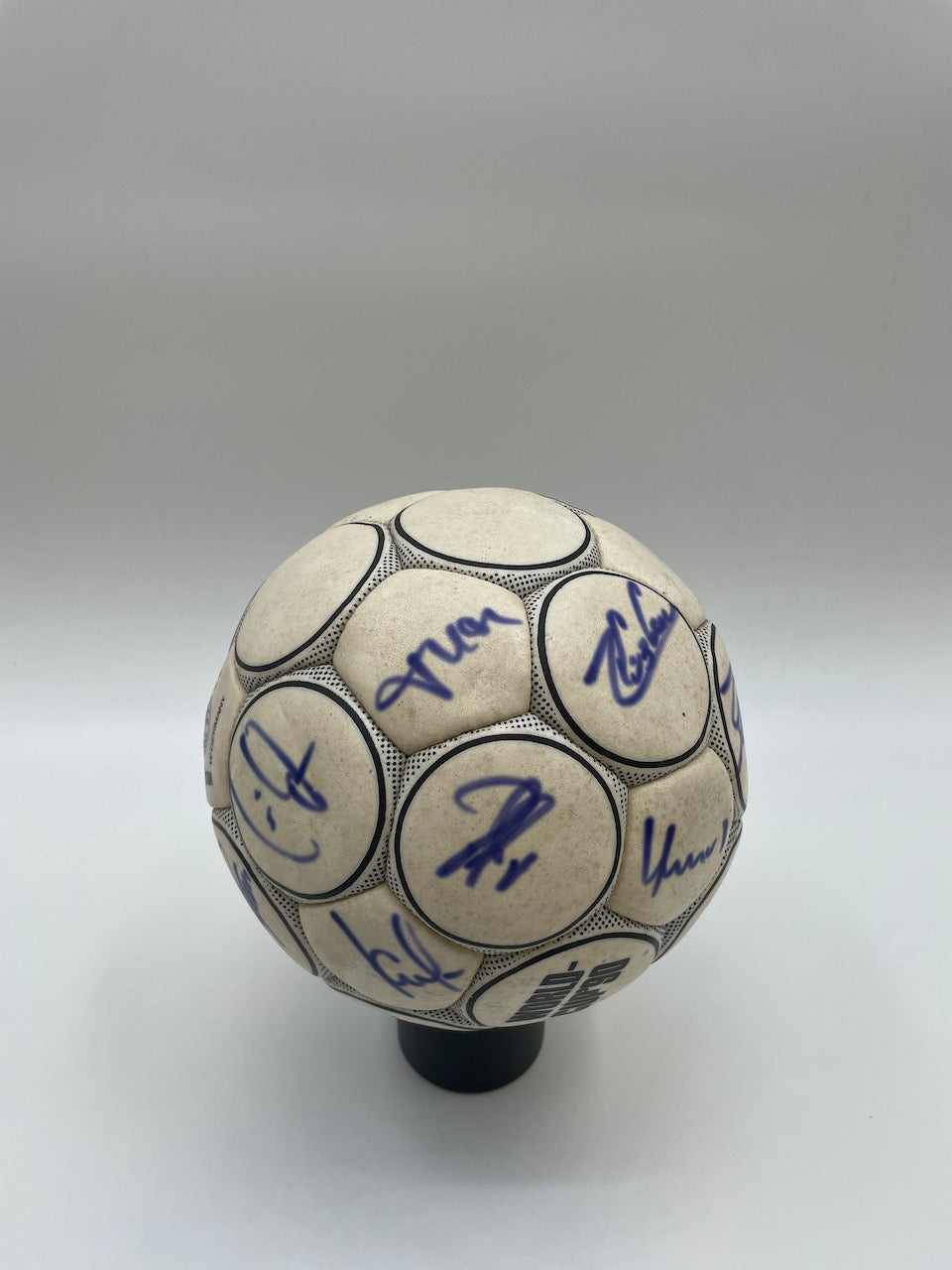 FC Bayern Football team signed 1988/1989 Signature autograph derbystar ball